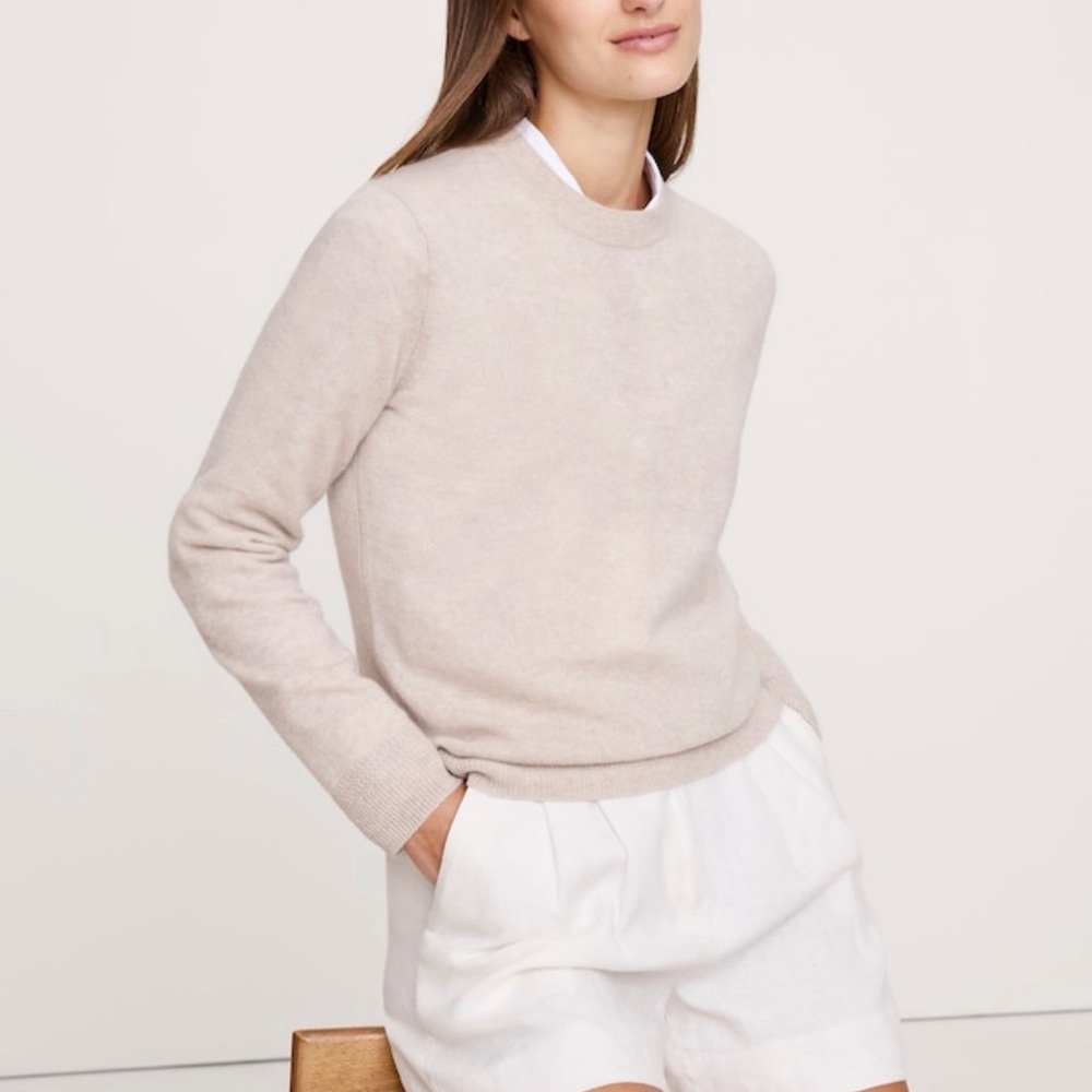 Banana Republic Women's Crewneck Sweater in Light Beige! New